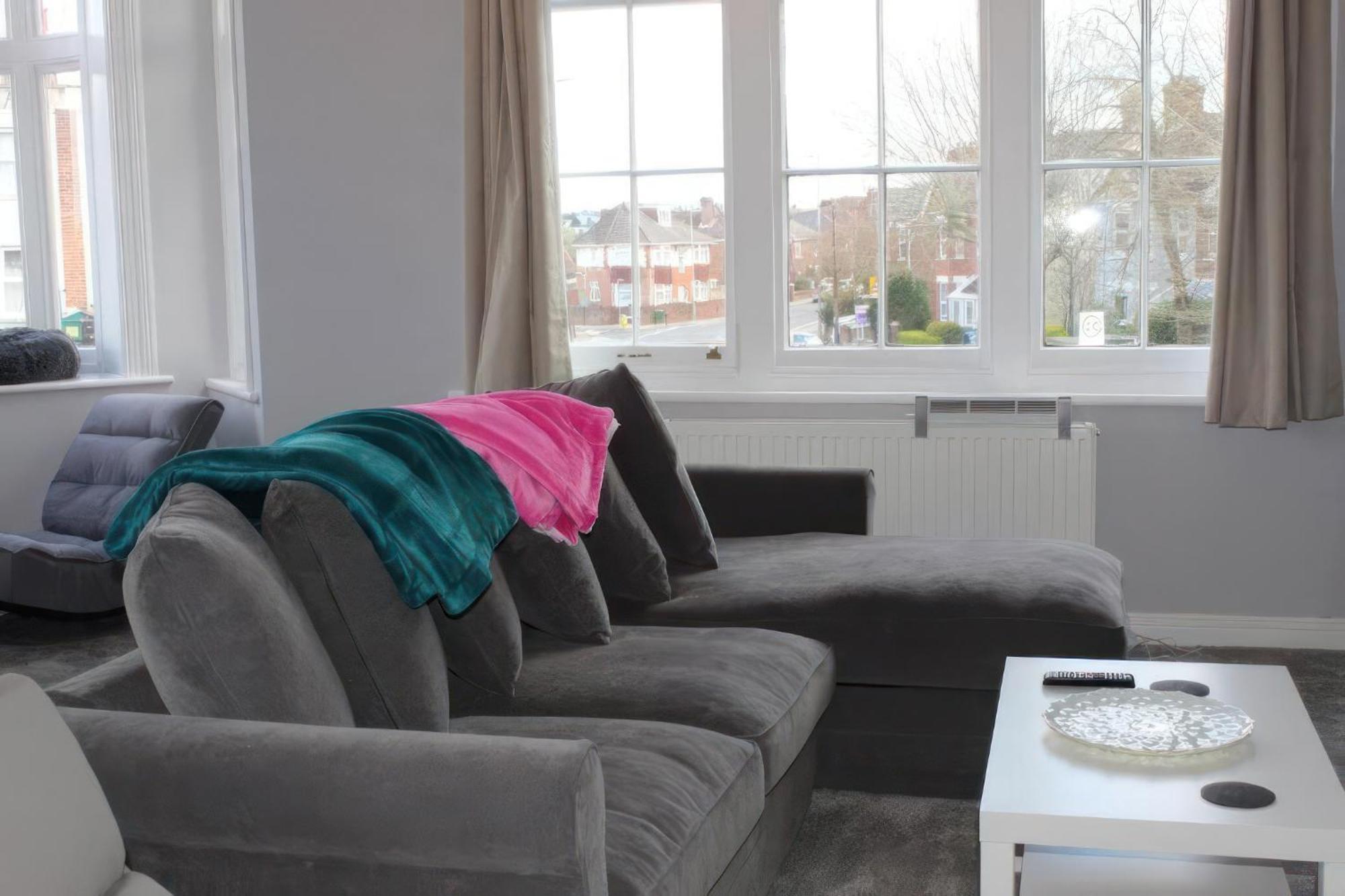 Lovely 2 Bed 2 Bath Flat With Free Parking Poole Dış mekan fotoğraf