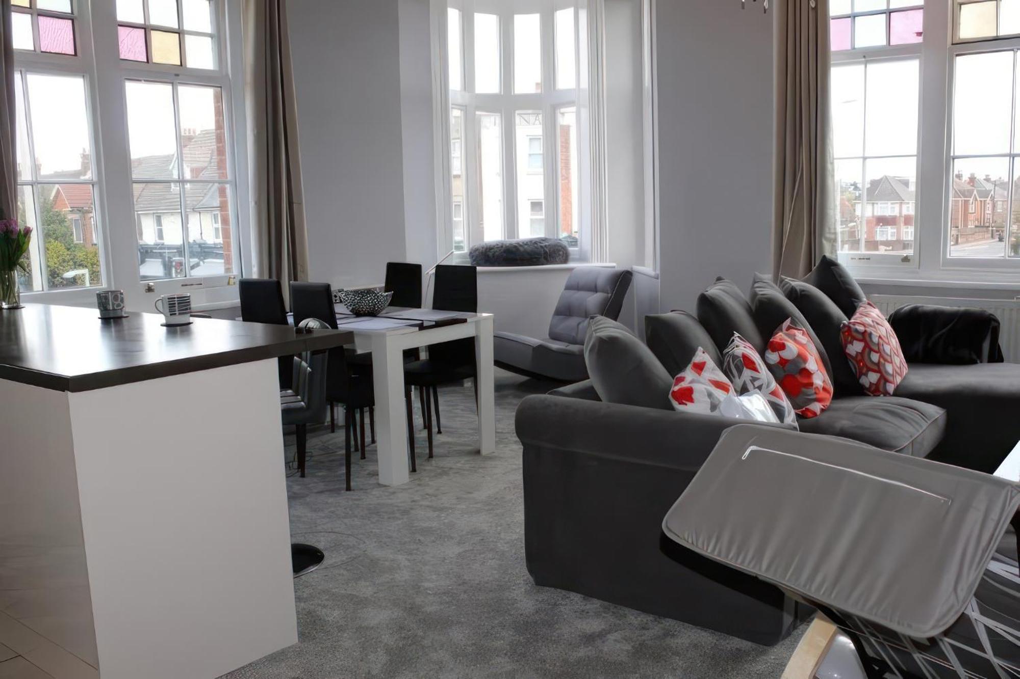 Lovely 2 Bed 2 Bath Flat With Free Parking Poole Dış mekan fotoğraf