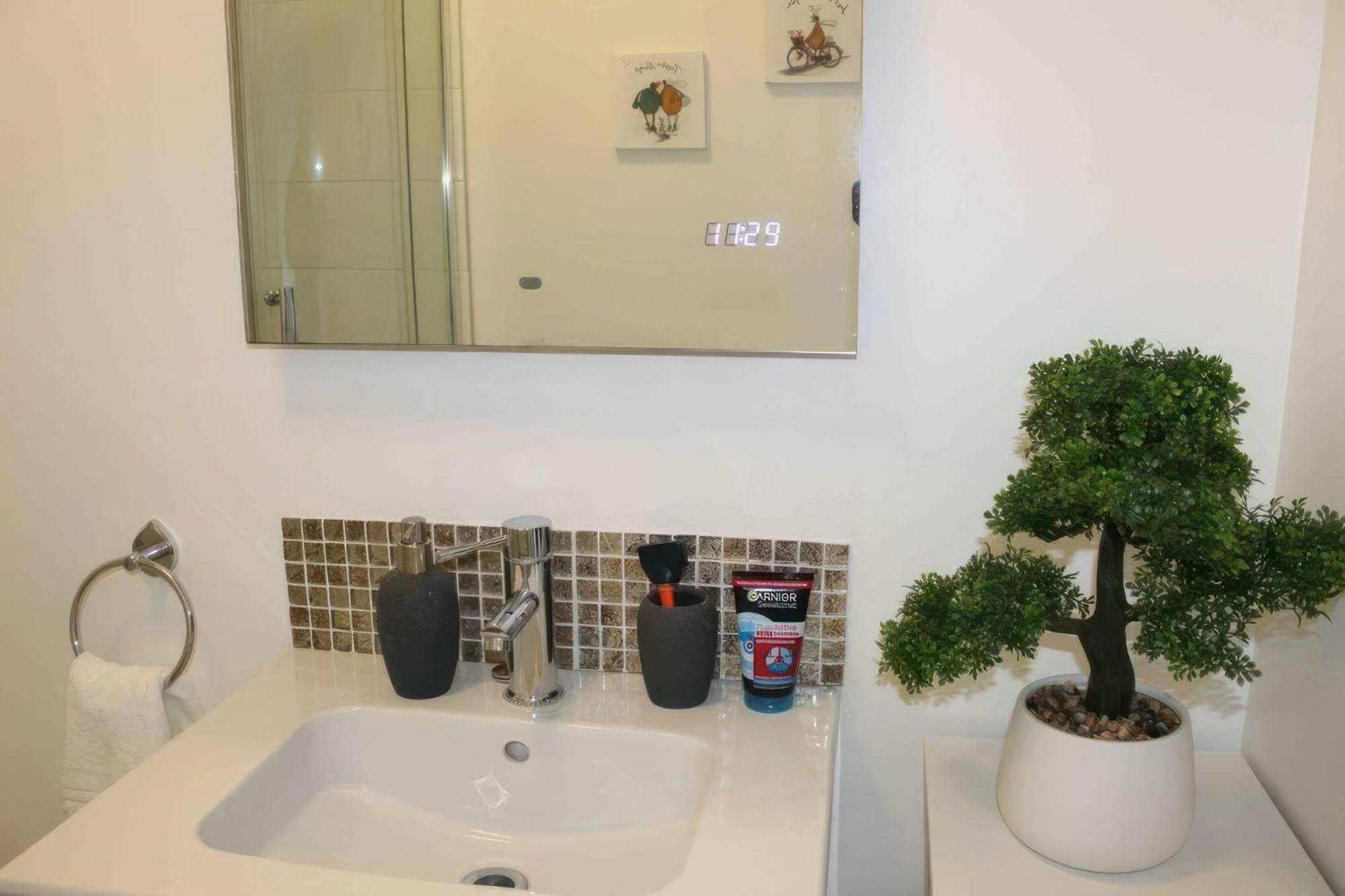 Lovely 2 Bed 2 Bath Flat With Free Parking Poole Dış mekan fotoğraf
