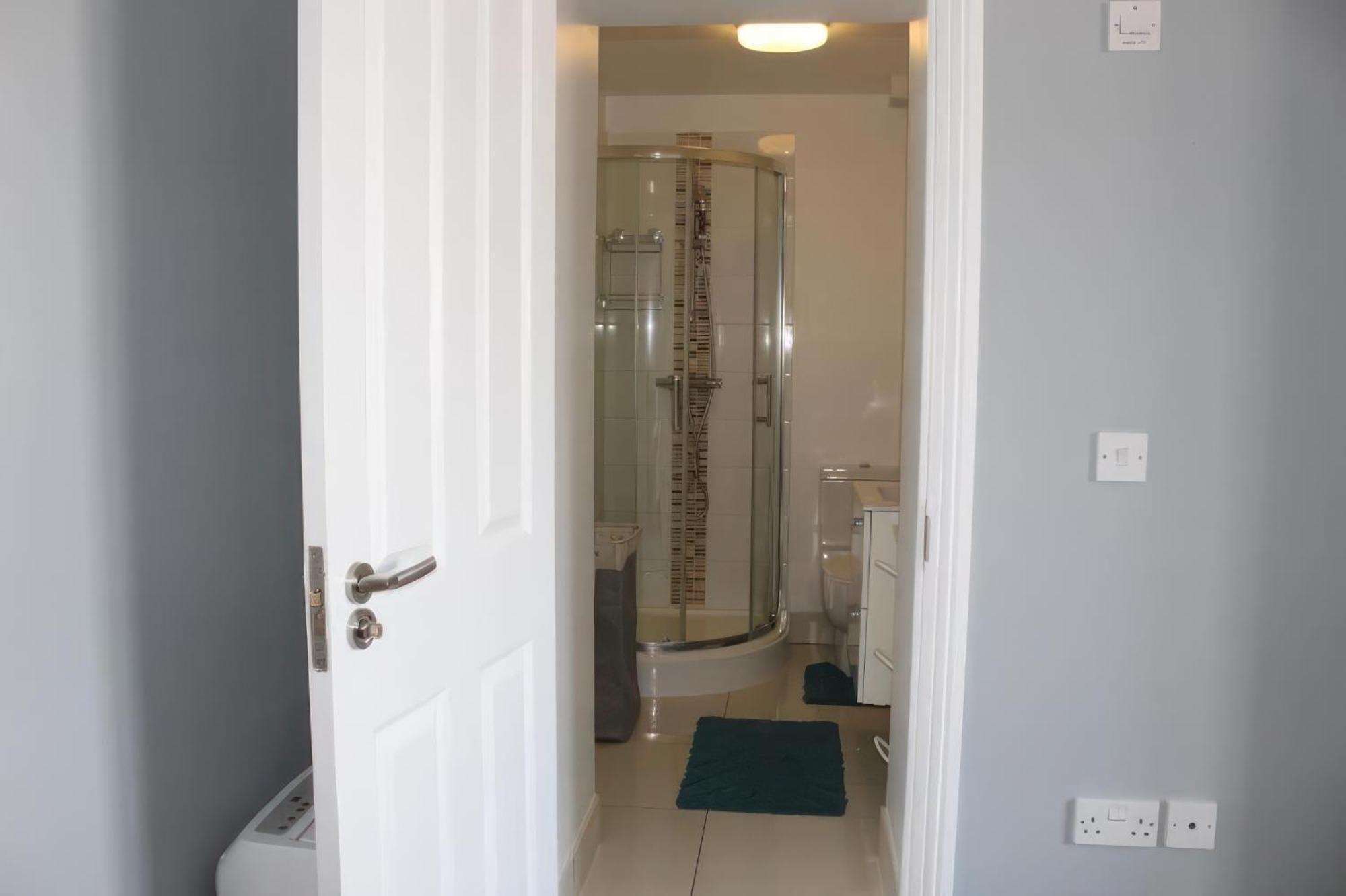Lovely 2 Bed 2 Bath Flat With Free Parking Poole Dış mekan fotoğraf
