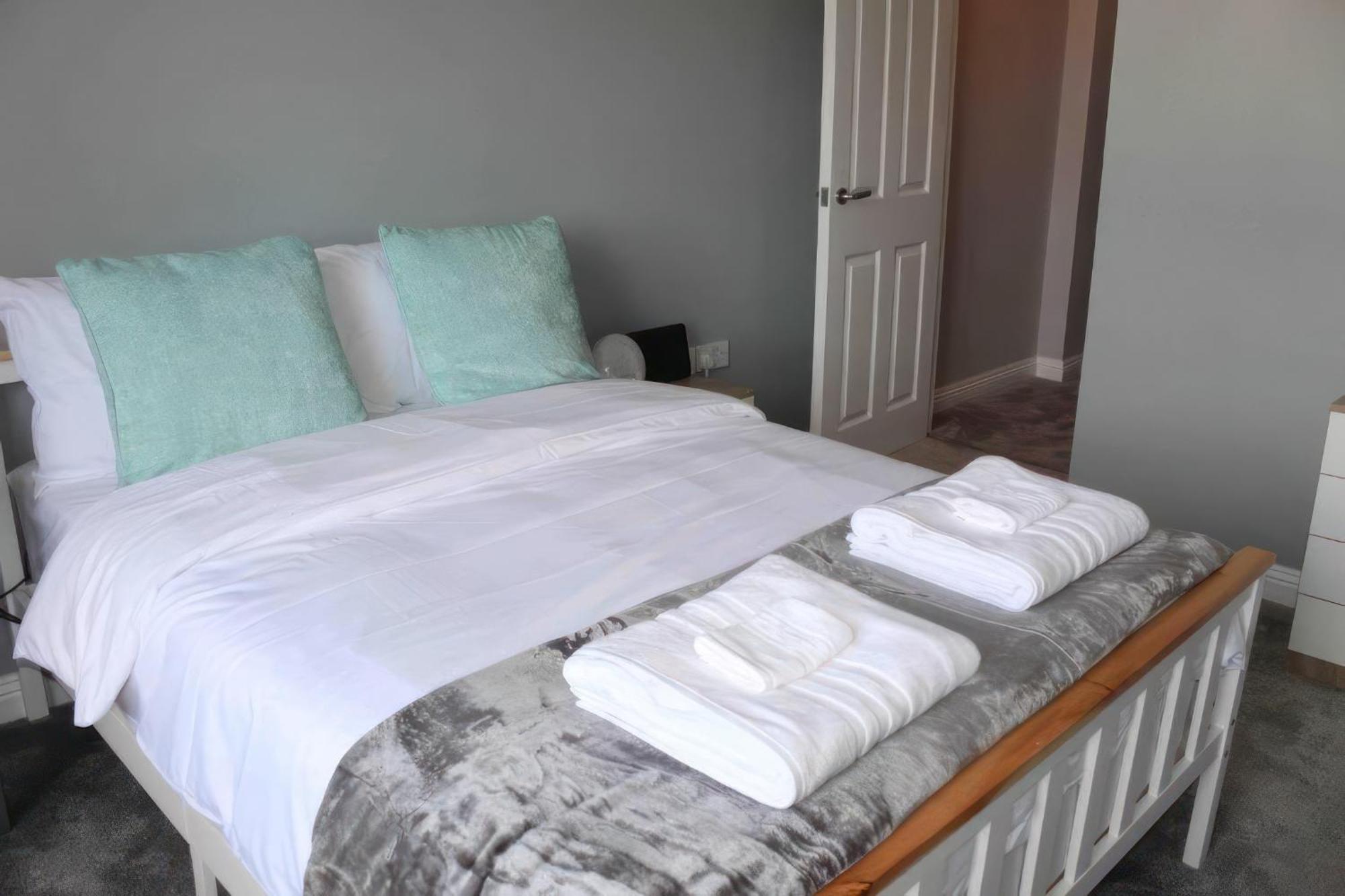 Lovely 2 Bed 2 Bath Flat With Free Parking Poole Dış mekan fotoğraf