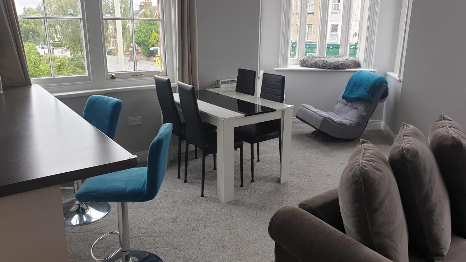 Lovely 2 Bed 2 Bath Flat With Free Parking Poole Dış mekan fotoğraf