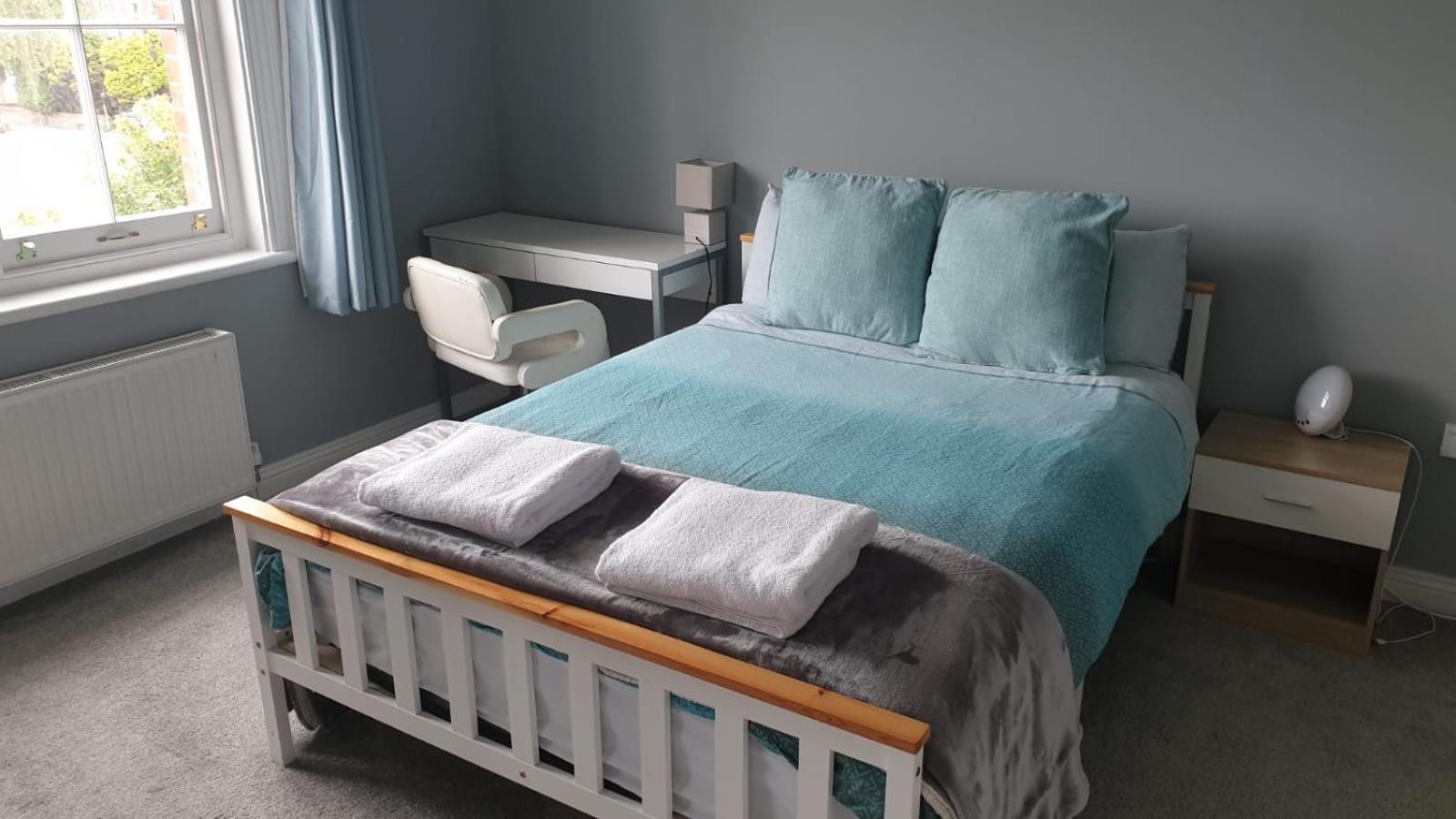 Lovely 2 Bed 2 Bath Flat With Free Parking Poole Dış mekan fotoğraf